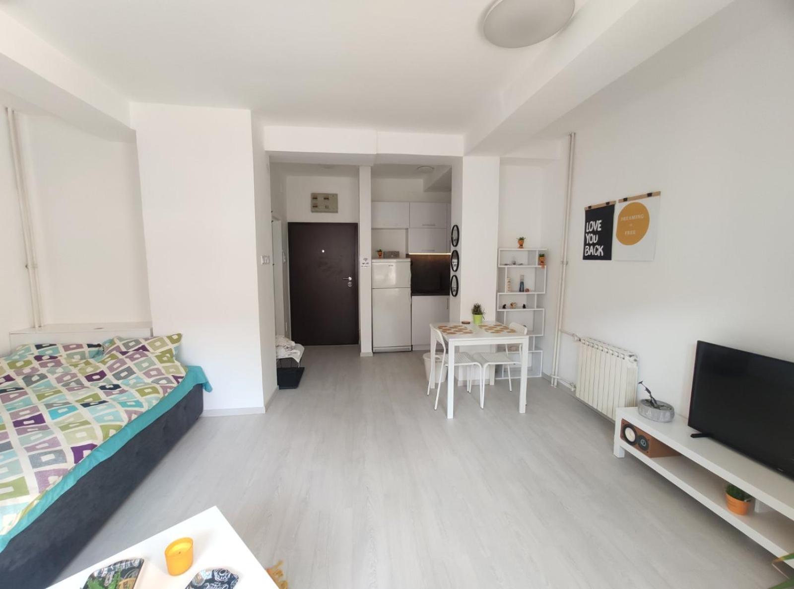 City Center White Apartment! Skopje Esterno foto