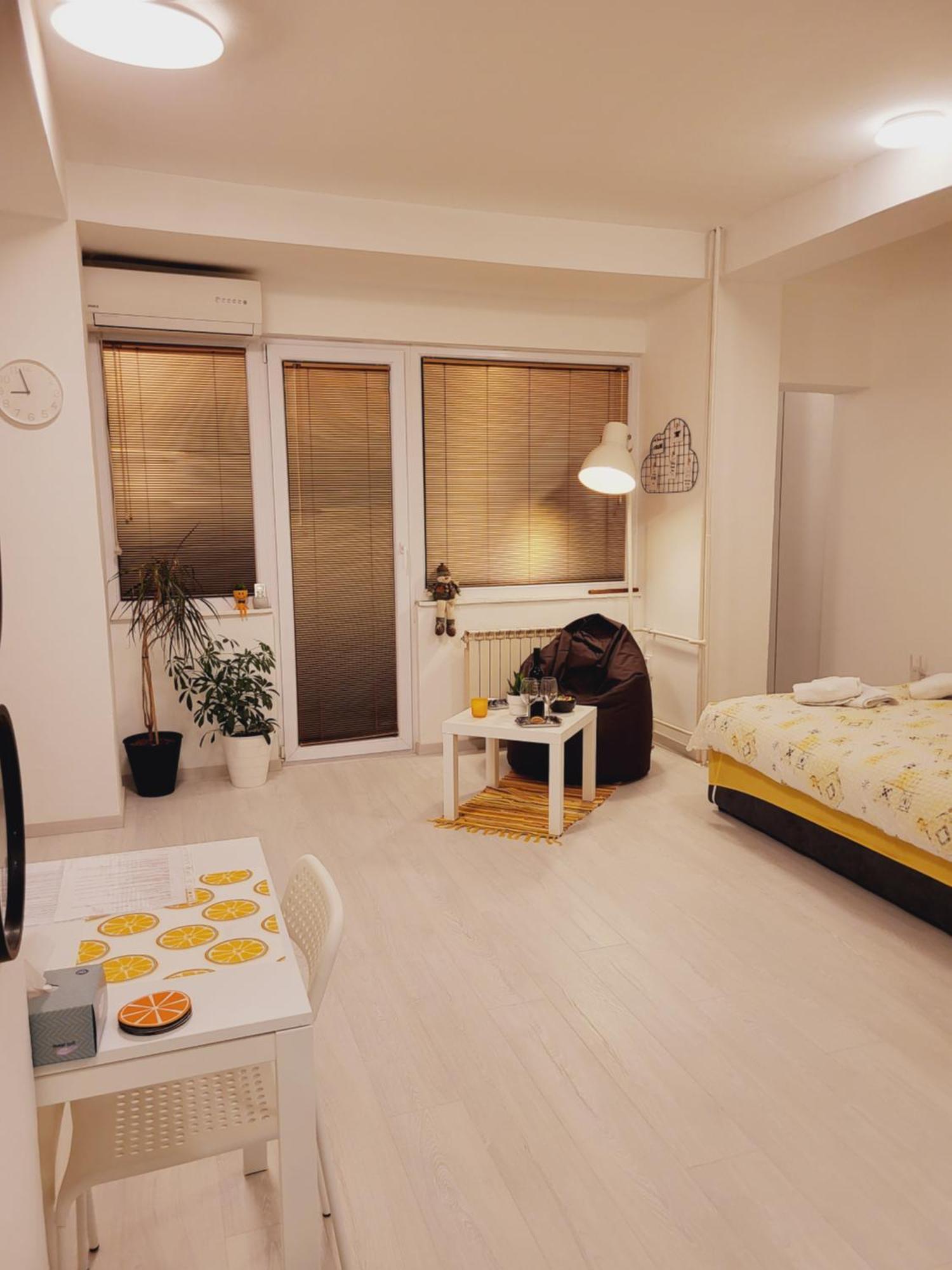 City Center White Apartment! Skopje Esterno foto